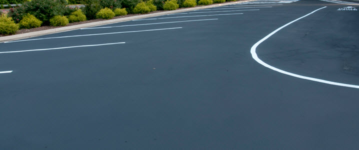 white line painting in Wolverhampton West Midlands by Paving Wolverhampton uk